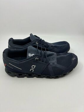 Men's On Cloud 5 Running Shoes Sneakers Navy Men’s size 8.5 Medium